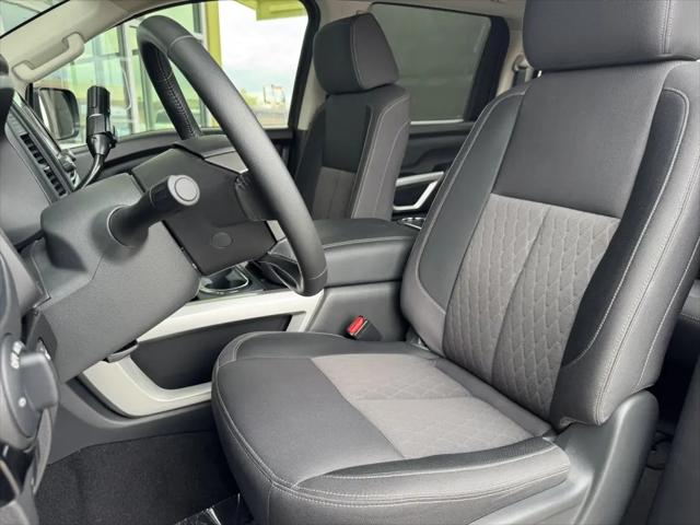 2024 Nissan Titan Crew Cab SV 4x2