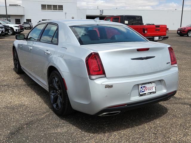 2022 Chrysler 300 Touring-L