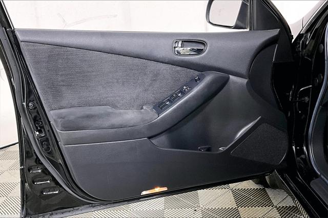 Used 2011 Nissan Altima For Sale in OLIVE BRANCH, MS