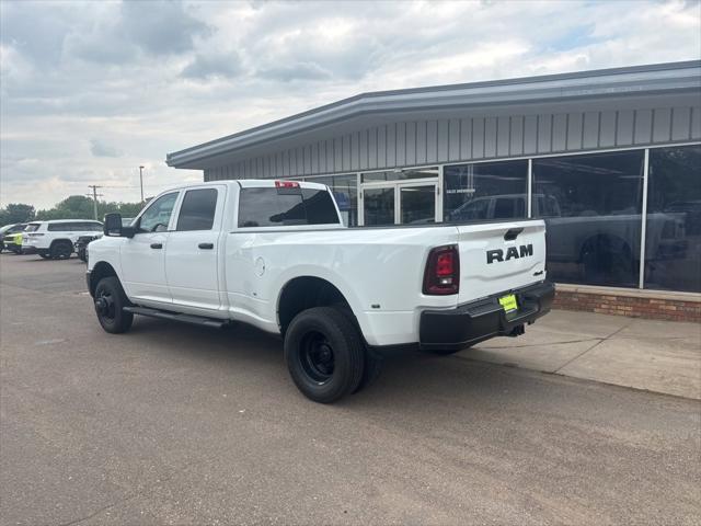2025 RAM Ram 3500 RAM 3500 TRADESMAN CREW CAB 4X4 8 BOX