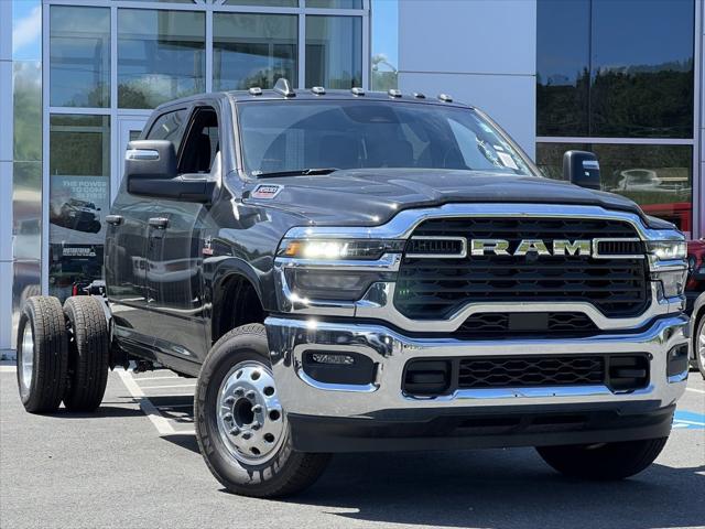 2025 RAM Ram 3500 Chassis Cab RAM 3500 TRADESMAN CREW CAB CHASSIS 4X4 60 CA 2025 RAM Ram 3500 Chassis Cab RAM 3500 TRADESMAN CREW CAB CHASSIS 4X4 60 CA