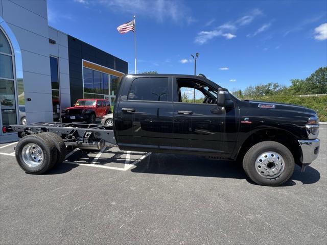 2025 RAM Ram 3500 Chassis Cab RAM 3500 TRADESMAN CREW CAB CHASSIS 4X4 60 CA 2025 RAM Ram 3500 Chassis Cab RAM 3500 TRADESMAN CREW CAB CHASSIS 4X4 60 CA