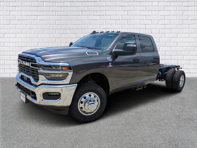 2025 RAM Ram 3500 Chassis Cab RAM 3500 TRADESMAN CREW CAB CHASSIS 4X4 60 CA
