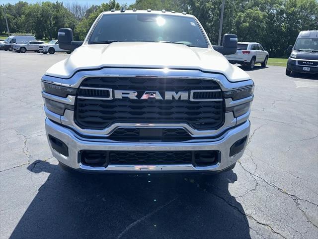 2025 RAM Ram 3500 Chassis Cab RAM 3500 TRADESMAN CREW CAB CHASSIS 4X4 60 CA 2025 RAM Ram 3500 Chassis Cab RAM 3500 TRADESMAN CREW CAB CHASSIS 4X4 60 CA