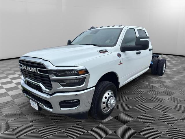 2025 RAM Ram 3500 Chassis Cab RAM 3500 TRADESMAN CREW CAB CHASSIS 4X4 60 CA