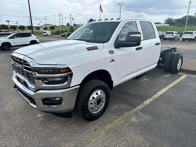 2025 RAM Ram 3500 Chassis Cab RAM 3500 TRADESMAN CREW CAB CHASSIS 4X4 60 CA