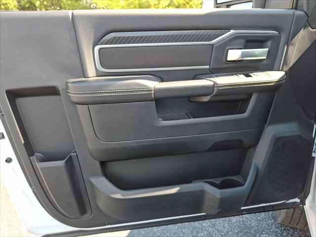 2025 Ram 3500 Big Horn Regular Cab 4x4 8' Box