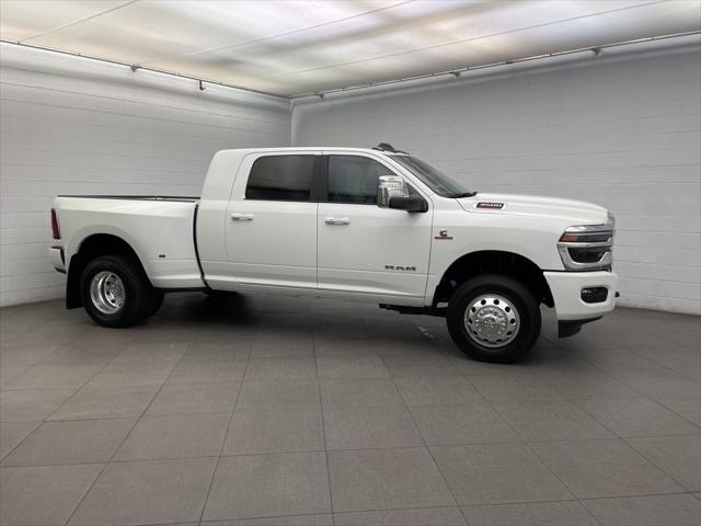 2025 RAM Ram 3500 RAM 3500 LARAMIE MEGA CAB 4X4 64 BOX