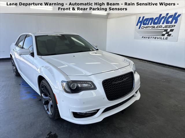 2022 Chrysler 300 Touring L