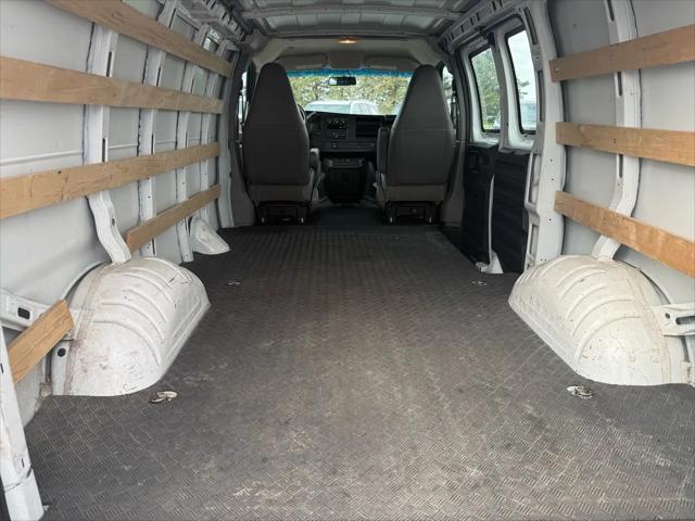 2022 GMC Savana Cargo RWD 2500 Regular Wheelbase Work Van