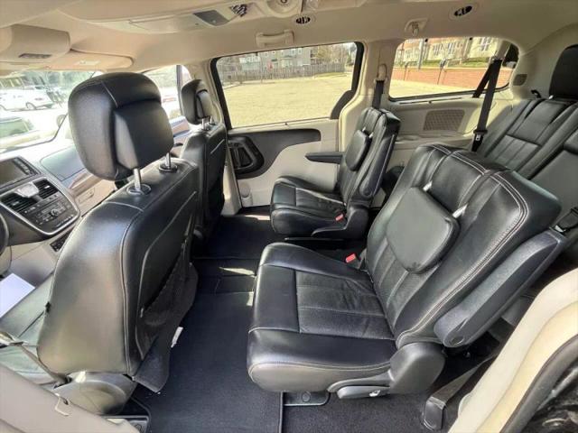 2011 Chrysler Town & Country Touring-L