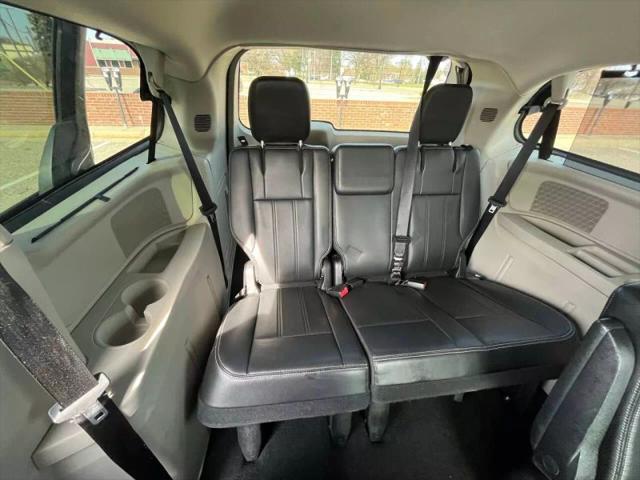 2011 Chrysler Town & Country Touring-L