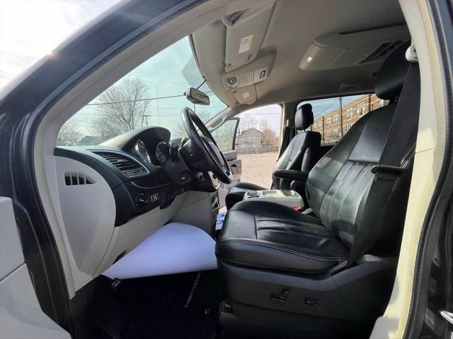 2011 Chrysler Town & Country Touring-L