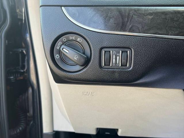 2011 Chrysler Town & Country Touring-L