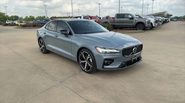 2024 Volvo S60 B5 Plus Dark Theme