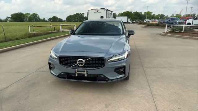 2024 Volvo S60 B5 Plus Dark Theme