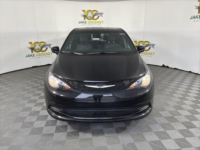 2025 Chrysler Voyager VOYAGER LX