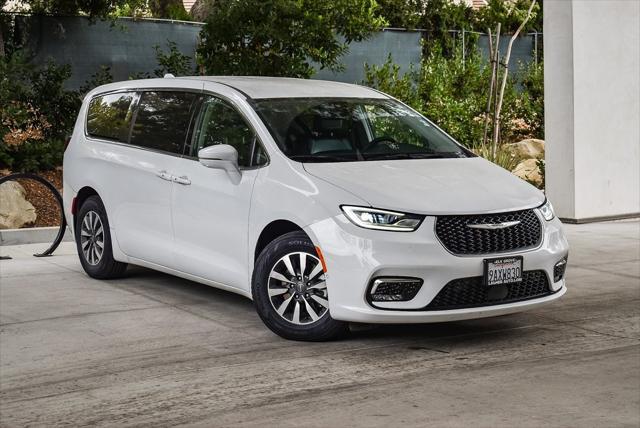 2022 Chrysler Pacifica Hybrid Touring L