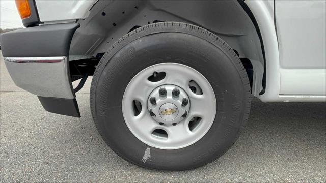 2025 Chevrolet Express Cargo Van RWD 2500 Regular Wheelbase WT
