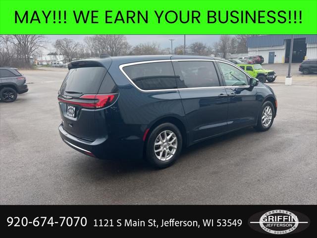 2025 Chrysler Pacifica Select