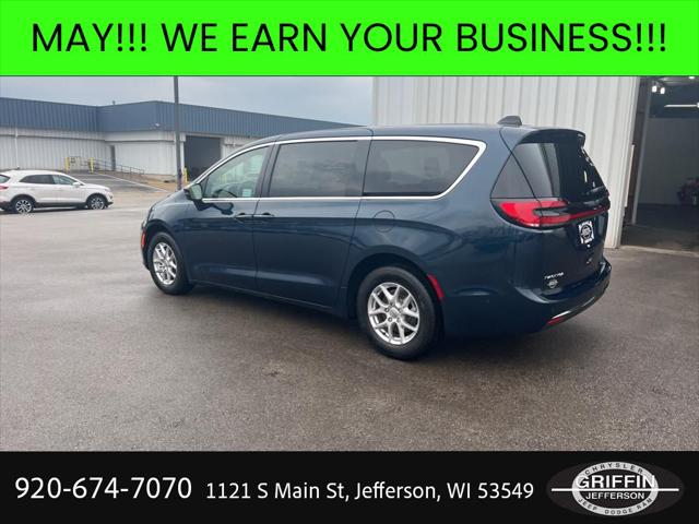 2025 Chrysler Pacifica Select