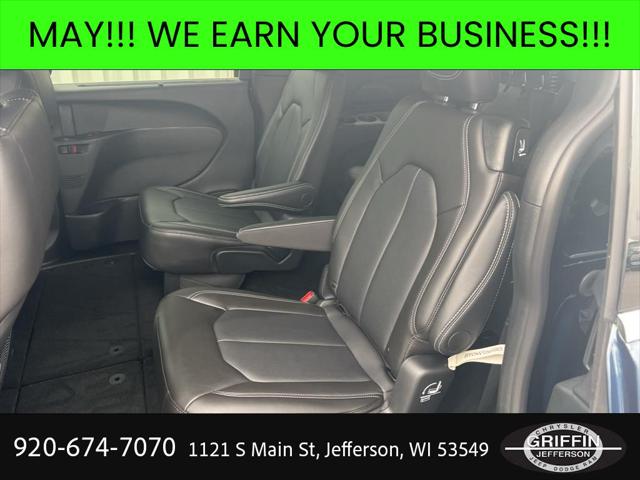 2025 Chrysler Pacifica Select