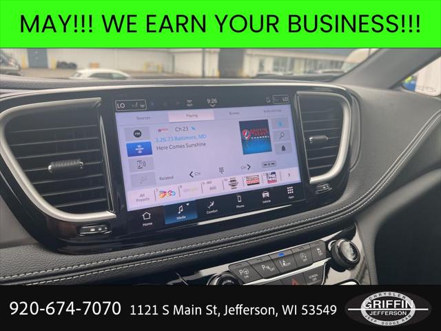 2025 Chrysler Pacifica Select