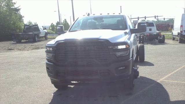 2025 RAM Ram 3500 Chassis Cab RAM 3500 TRADESMAN CHASSIS REGULAR CAB 4X4 84 CA 2025 RAM Ram 3500 Chassis Cab RAM 3500 TRADESMAN CHASSIS REGULAR CAB 4X4 84 CA