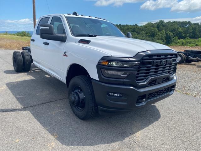 2025 RAM Ram 3500 Chassis Cab RAM 3500 TRADESMAN CREW CAB CHASSIS 4X4 60 CA