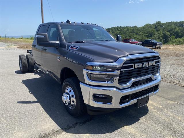 2025 RAM Ram 3500 Chassis Cab RAM 3500 TRADESMAN CREW CAB CHASSIS 4X4 60 CA
