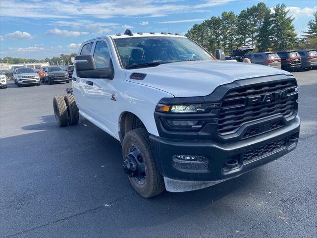 2025 RAM Ram 3500 Chassis Cab RAM 3500 TRADESMAN CREW CAB CHASSIS 4X4 60 CA
