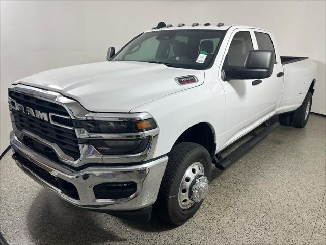 2025 RAM Ram 3500 RAM 3500 TRADESMAN CREW CAB 4X4 8 BOX