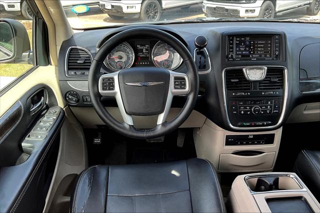 Used 2015 Chrysler Town & Country For Sale in Lubbock, TX