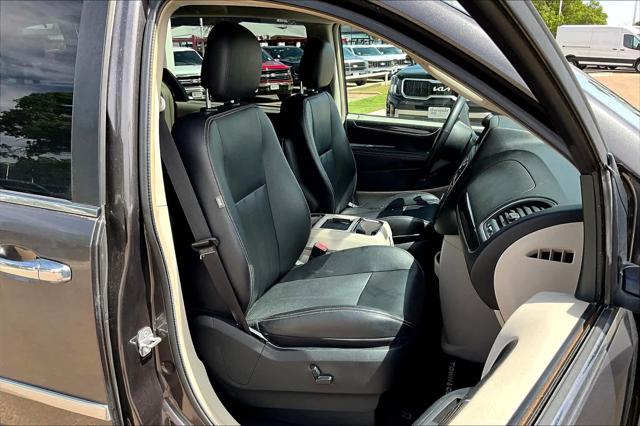 Used 2015 Chrysler Town & Country For Sale in Lubbock, TX