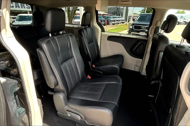 Used 2015 Chrysler Town & Country For Sale in Lubbock, TX