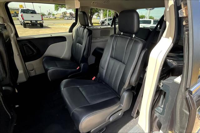 Used 2015 Chrysler Town & Country For Sale in Lubbock, TX