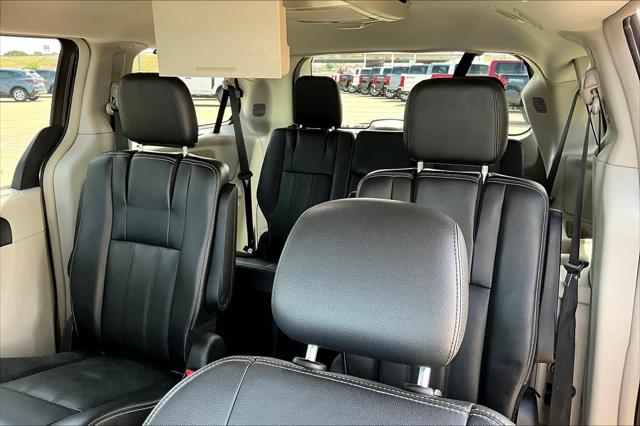 Used 2015 Chrysler Town & Country For Sale in Lubbock, TX
