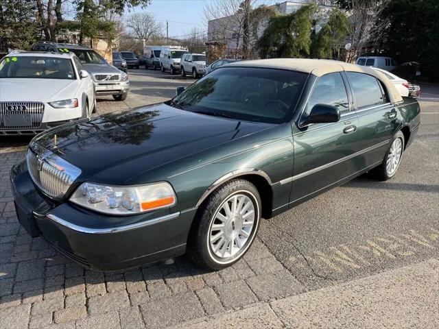 2003 Lincoln Town Car Executive for sale in Farmingdale, NY