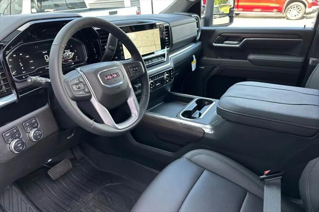 2025 GMC Sierra 2500HD 4WD Crew Cab Standard Bed SLT