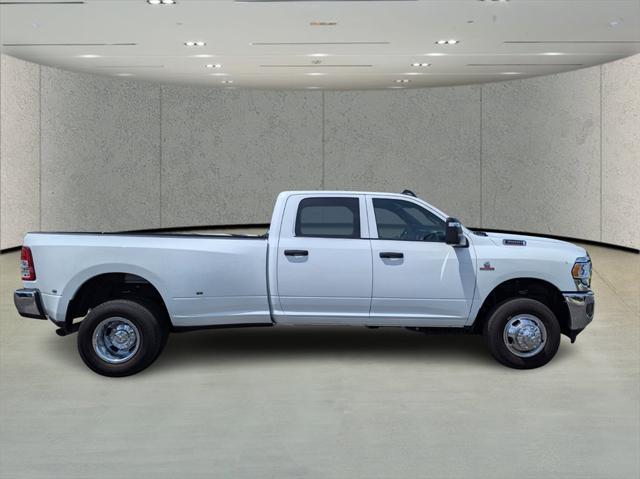 2024 RAM 3500 Tradesman Crew Cab 4x4 8 Box
