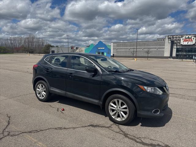 Used 2017 Nissan Qashqai SV with VIN JN1BJ1CRXHW100964 for sale in Waterford, MI