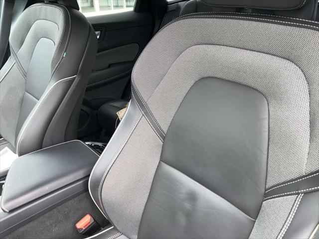 2022 Volvo XC60 B6 R-Design