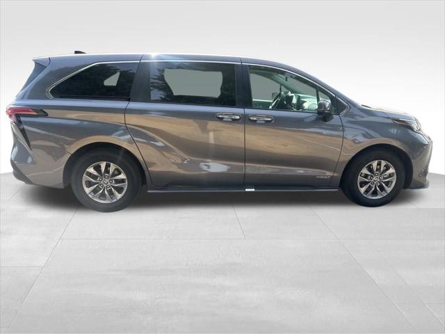 2021 Toyota Sienna XLE