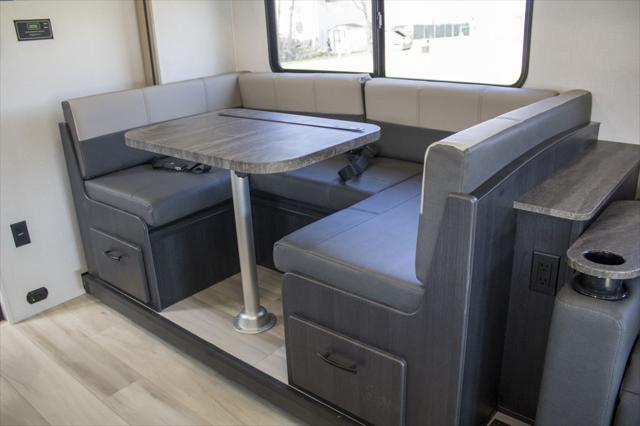 2025 Ford E-450 Cutaway Unknown