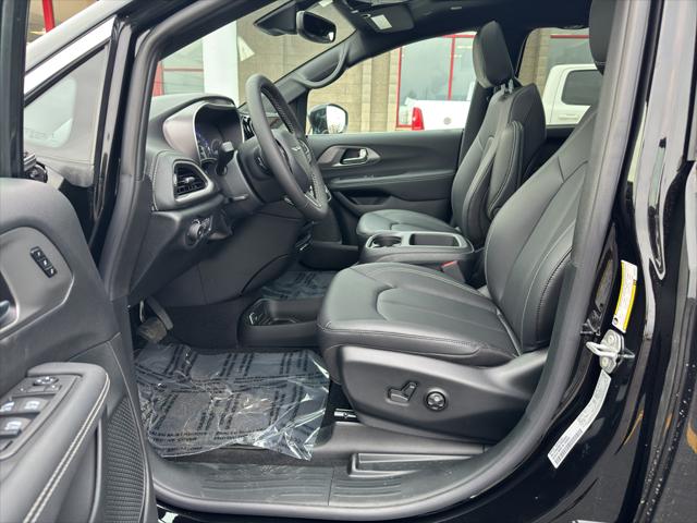 2025 Chrysler Pacifica PACIFICA SELECT AWD