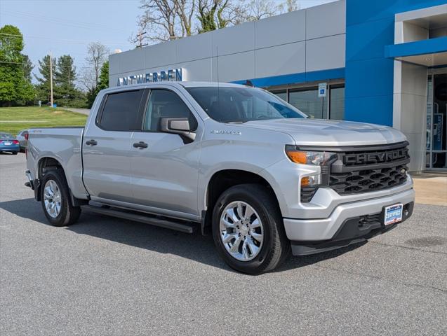 2022 Chevrolet Silverado 1500 4WD Crew Cab Short Bed Custom