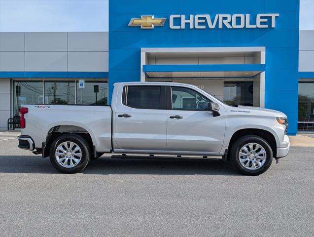2022 Chevrolet Silverado 1500 4WD Crew Cab Short Bed Custom