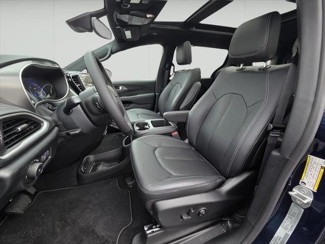 2025 Chrysler Pacifica PACIFICA SELECT AWD