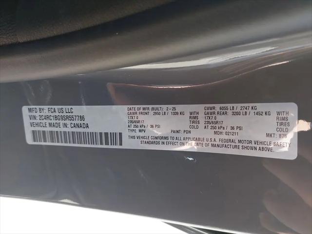 2025 Chrysler Pacifica Select