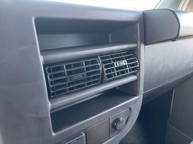 2025 GMC Savana Cargo RWD 2500 Regular Wheelbase Work Van